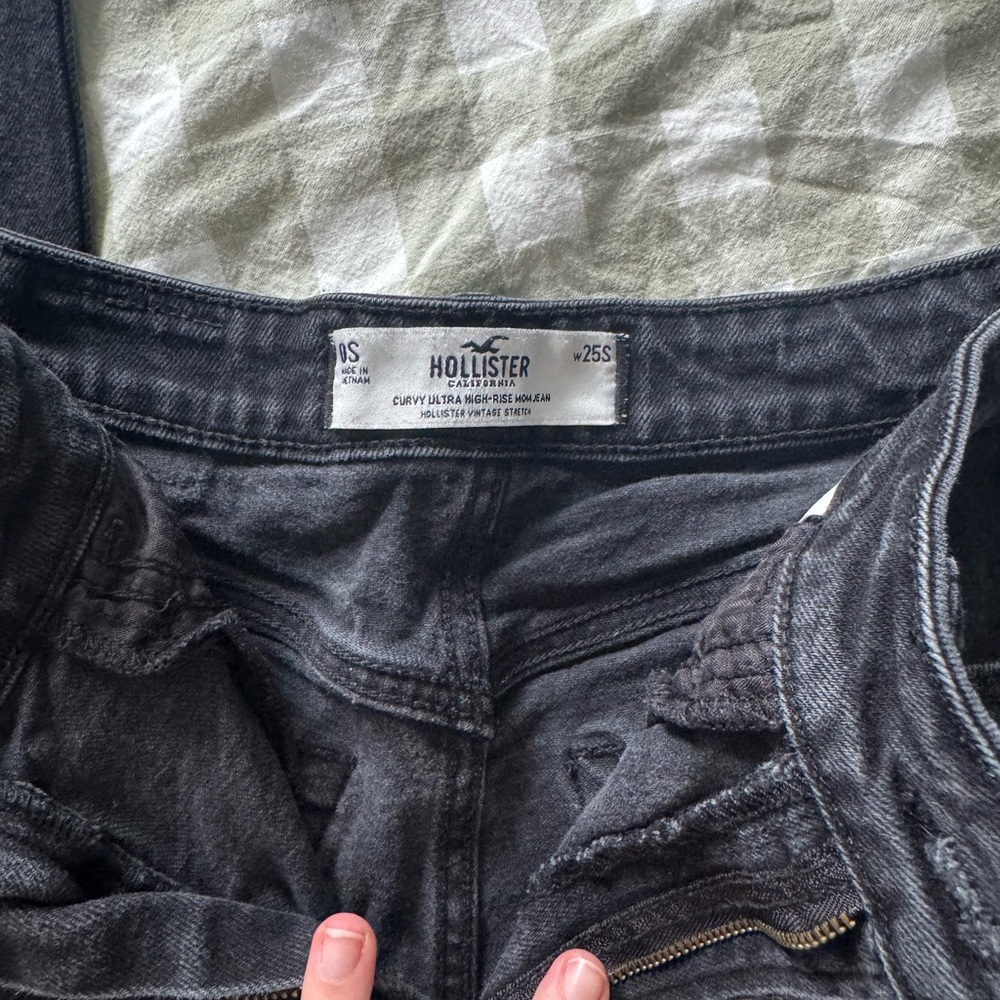 Hollister Washed Black Curvy High-Rise Jeans
